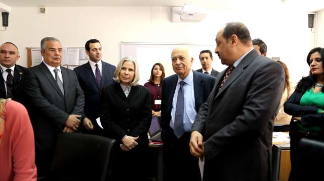 متابعة الاستفتاء من غرفة ادارة الازمات بالجامعة