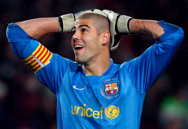 حارس برشلونة الأسباني فيكتور فالديز
