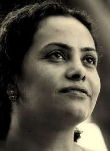 الشاعرة أمينة عبد الله