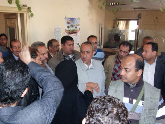 ابو حديد يستمع لشكاوي المواطنين