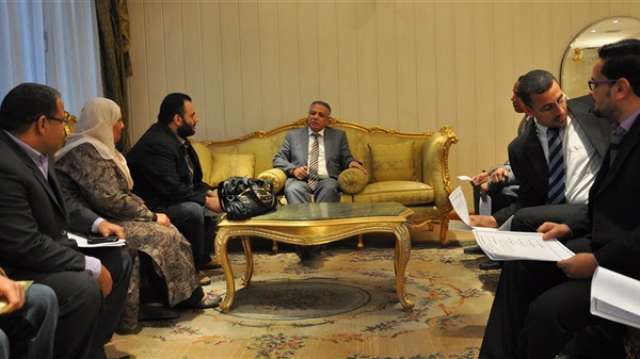خلال الاجتماع