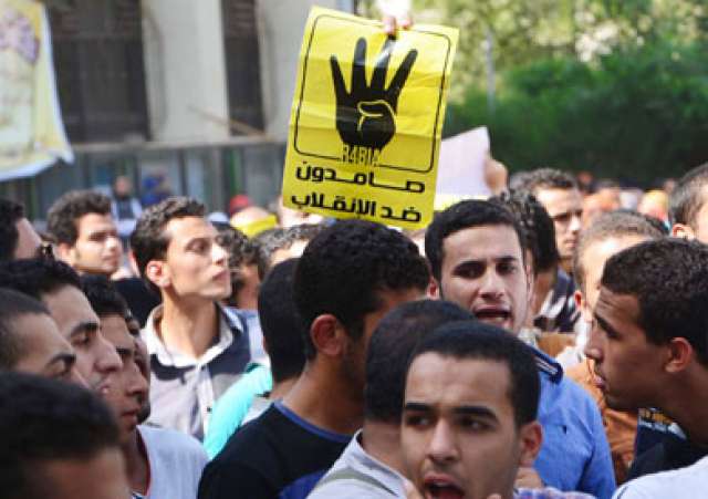 طلاب من أنصار جماعة الإخوان يتظاهرون بجامعة أسيوط