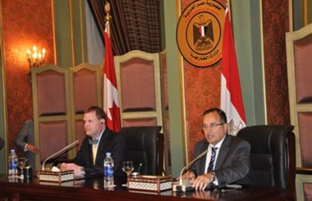 وزير خارجية كندا مع نظيره المصري