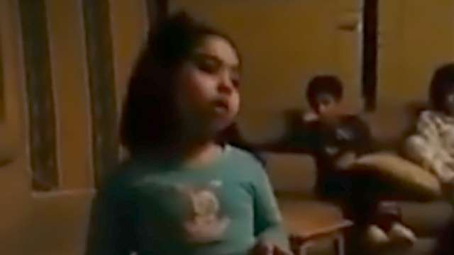 بالفيديو .. الطفلة دلال تبكي لتتزوج مشاري.. والمهر من حصّالتها