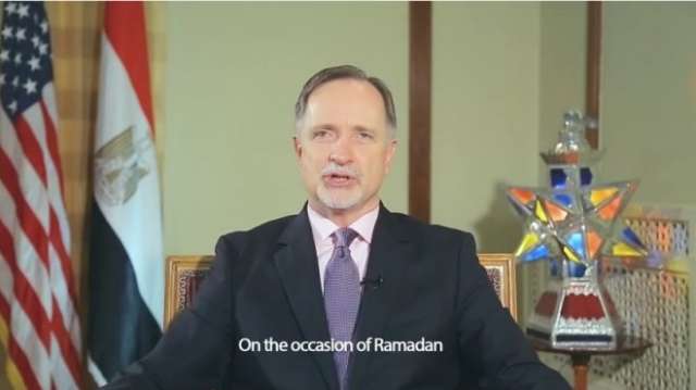 بـ”فانوس” ورسالة بالعربي.. السفير الأمريكي يهنئ المصريين بـ”رمضان”