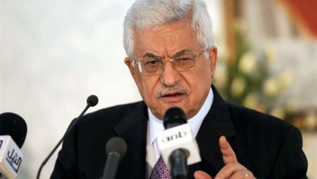 معاريف: quot;عباسquot; يستقيل من رئاسة فلسطين خلال شهرين وتوقعات بتولي quot;عريقاتquot;