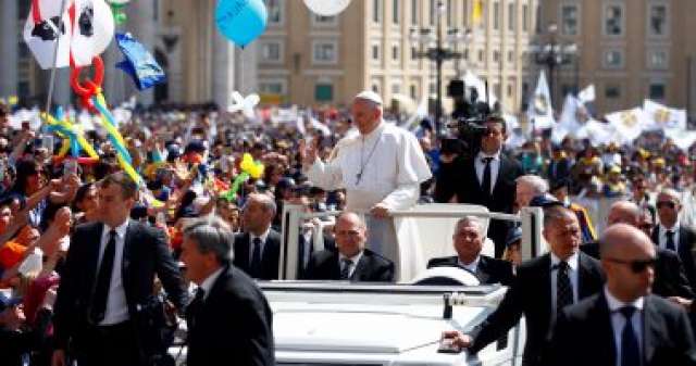 الأسوشيتدبرس: البابا فرانسيس بعث رسالة تحدى لداعش خلال زيارته لمصر