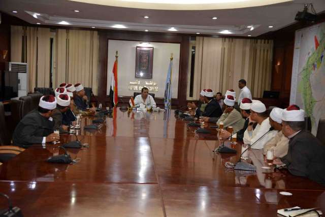 في لقاءهم بالمحافظ ..أئمة الأقصر يطالبون بتخصيص أرض لإنشاء مبني للمديرية