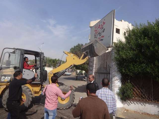 بالصور| ”سلطات الأقصر” تنفذ حملة مكبرة لإزالة الإشغالات بمنطقة شمال المدينة