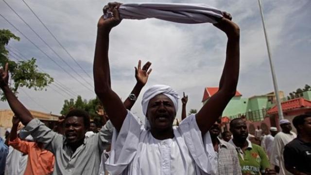 منظمة حقوقية تحمل نظام البشير مسئولية انهيار الاقتصاد السودانى