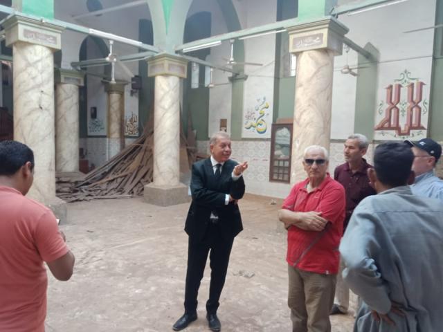 النائب أسامة شرشر يتفقد مسجد درب التيه بسرس الليان
