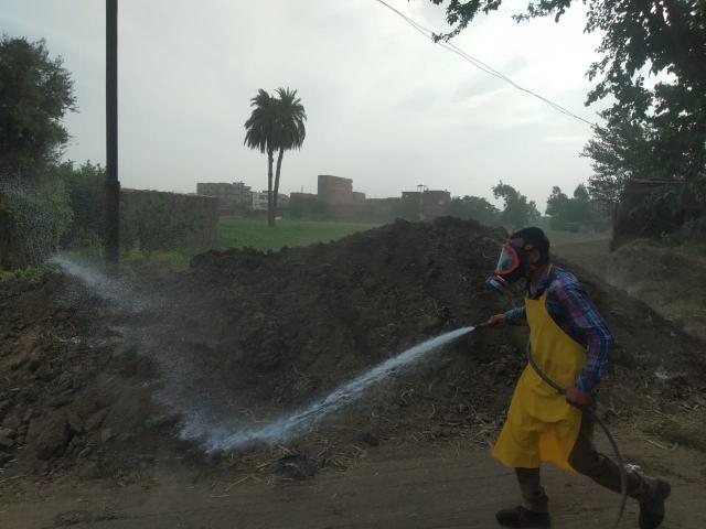 جانب من عمليات تطهير وتعقيم سكة المعوجة