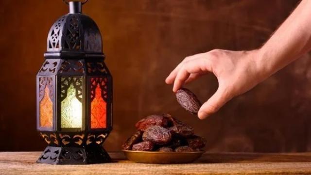 دار الإفتاء توضح كفارة الإفطار في شهر رمضان
