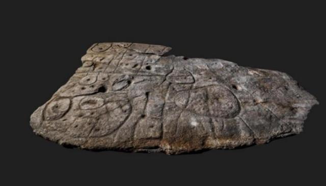 يعود للعصر البرونزي.. لوح صخري يوثق أقدم خريطة في أوروبا