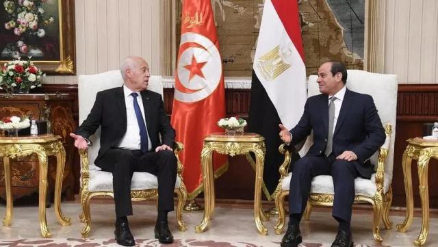 ترحيبا بضيف مصر :  الرئيس التونسي يشهد حفلا طربيا بالاوبرا المصرية 