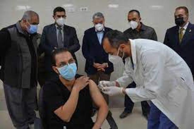 رئيس مدينة ملوي بالمنيا يتفقد مركز تطعيم لقاح فيروس كورونا طباعة