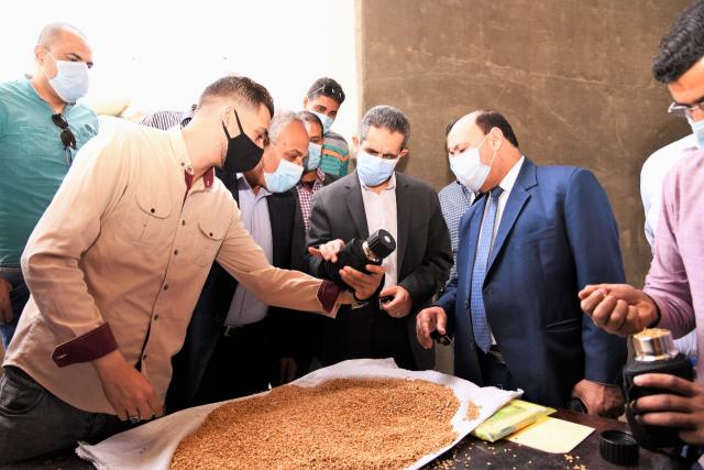 محافظ الغربية  : توريد ١١٠٩٥ طن من القمح إلى الصوامع والهناجر والشون على مستوى مراكز ومدن المحافظة