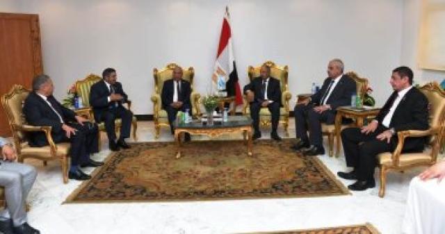 برلمانى يزور مصنع أبو زعبل للصناعات المتخصصة بالإنتاج الحربى