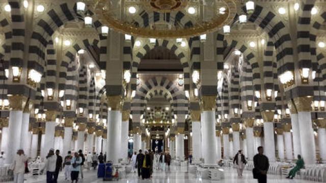 السعودية: رئاسة المسجد النبوي تتيح دخول النساء إلى الروضة الشريفة مساء بشرط