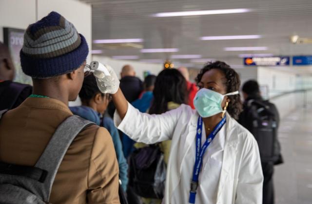 رواندا تفرض حجرا صحيا لمدة 7 أيام على المسافرين لمقاومة متحور كورونا الجديد