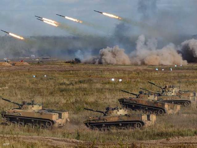 طبول الحرب تدق.. حشود عسكرية على حدود روسيا وأكرانيا