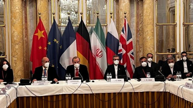 الولايات المتحدة تستعد لعالم بلا اتفاق نووي.. وإيران تهدد: ”سنتجه شرقا”