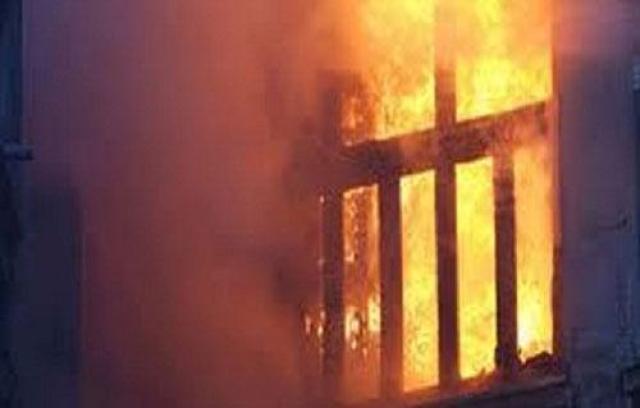 الإسماعيلية: تقحم 3 أطفال أشقاء بينهم رضيع وإصابة شخصين آخرين في حريق منزل