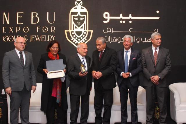 وزير التموين يشارك 30 شركة ختام معرض نيبو للذهب والمجوهرات