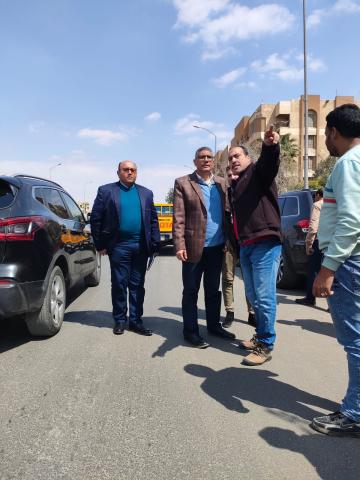 رئيس جهاز مدينة 6 أكتوبر يتفقد سير أعمال صيانة ورفع  كفاءة طريق جمال عبدالناصر من طريق المدينة