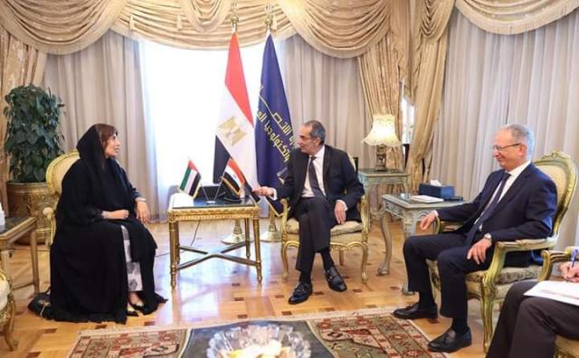 وزير الاتصالات يبحث مع سفيرة الإمارات بمصر فرص جذب الاستثمارات