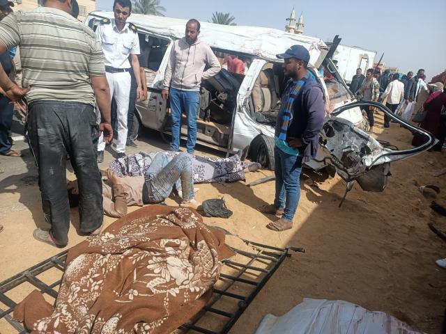 الإسماعيلية: مصرع وإصابة ١٦ عاملا في حادث مروري بطريق أبو سلطان
