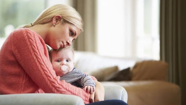 دراسة: اكتئاب الأمهات يؤثر على نمو الأطفال