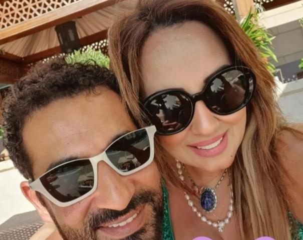 صورة عمرو سعد مع زوجته في المصيف تخطف الأنظار