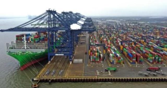أوبزرفر: الإضراب فى أكبر ميناء بالمملكة المتحدة يهدد بتعطيل سلاسل التوريد