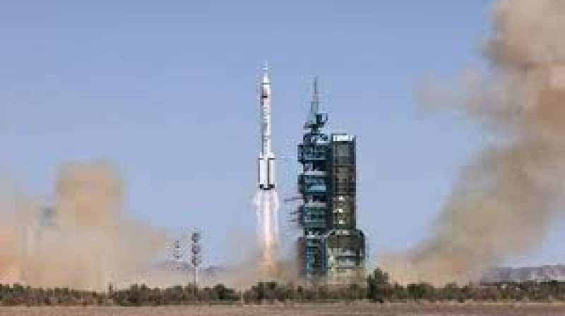 الصين تطلق بنجاح قمرين صناعيين تجريبيين إلى الفضاء