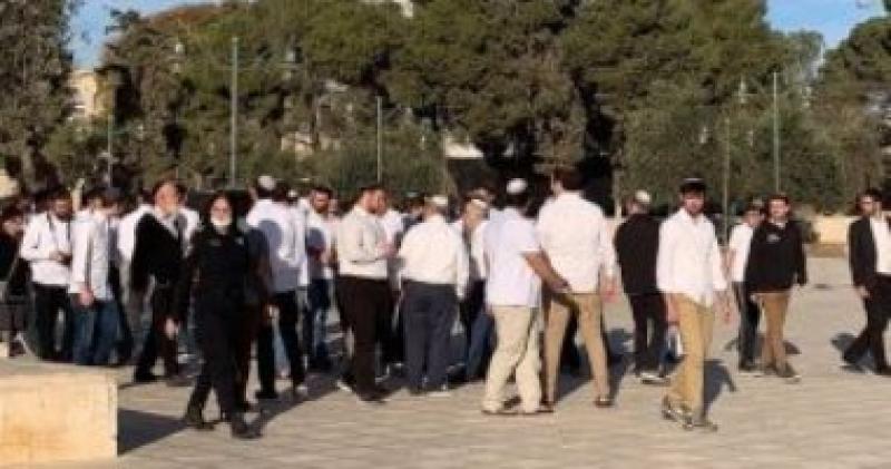 مستوطنون إسرائيليون يقتحمون ساحات الأقصى المبارك فى حراسة شرطة الاحتلال