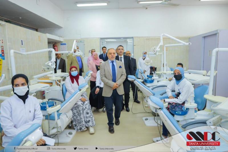 رئيس جامعة طنطا يتابع انتظام بدء الدراسة بكلية طب الأسنان