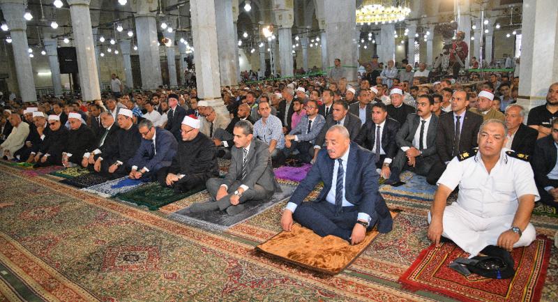 محافظ الغربية ومفتي الديار المصرية يؤديان صلاة الجمعة بالمسجد الأحمدي بطنطا