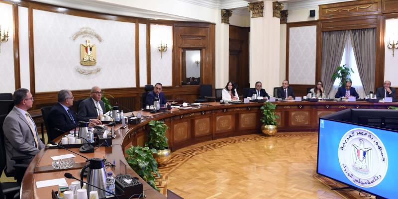 رئيس الوزراء يستعرض تقريرا عن تخرج الدفعتين الـ”2 و3” من مبادرة ”صنايعية مصر”
