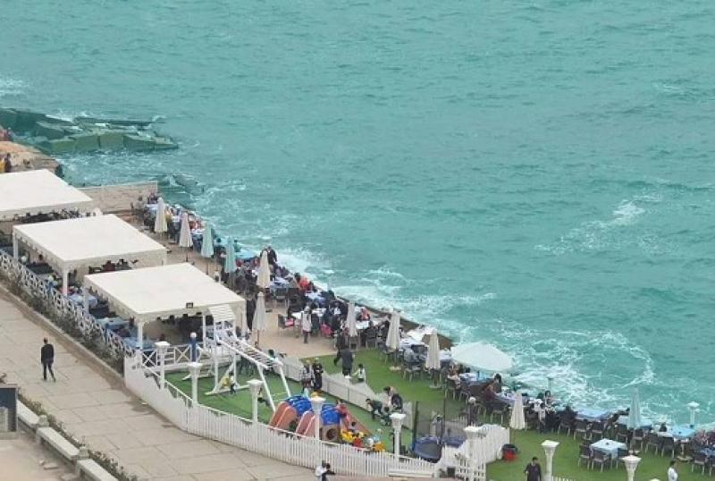 برلمانية: طلب إحاطة لوزير التنمية المحلية بشأن انتشار الكافيهات بشواطئ الإسكندرية