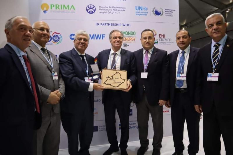 رئيس جامعة بني سويف يشهد افتتاح معرض ”الابتكار الأخضر” ضمن مشاركته في قمة المناخ بشرم الشيخ