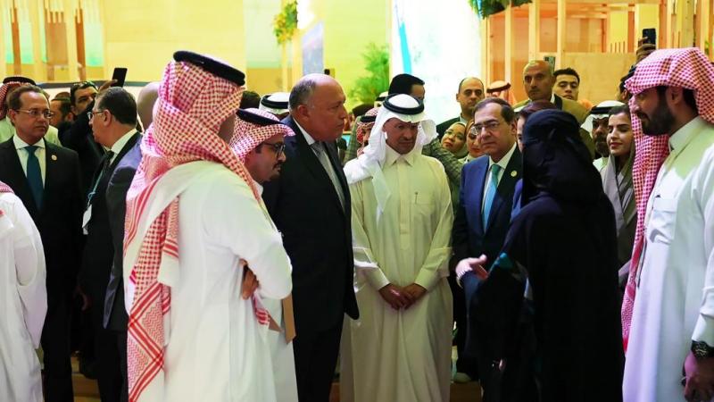 وزير البترول يزور جناح مبادرة السعودية الخضراء بمؤتمر المناخcop27