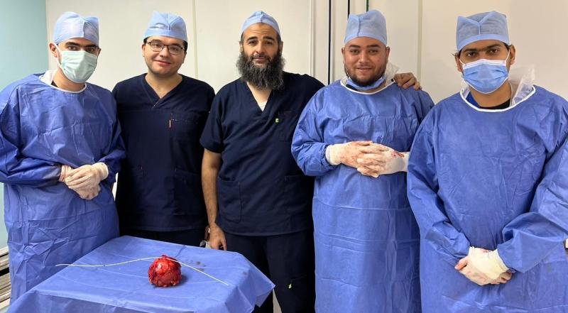 إستخراج فوطة جراحية مهملة منذ سبعة أعوام في بطن مريض بمستشفيات جامعة المنوفية