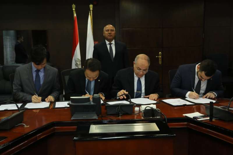 وزير النقل يشهد توقيع مذكرة تفاهم بشان المنطقة اللوجستية بميناء الإسكندرية