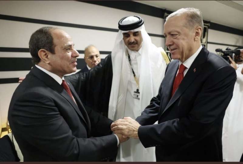 أول لقاء بين السيسي وأردوغان وبينهما الأمير تميم في حفل افتتاح كأس العالم  في قطر