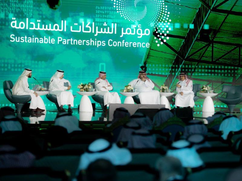 وزير التعليم السعودي يفتتح مؤتمر ومعرض ”الشراكات المستدامة”.. وتوقيع 60 اتفاقية وعرض 220 اختراعاً