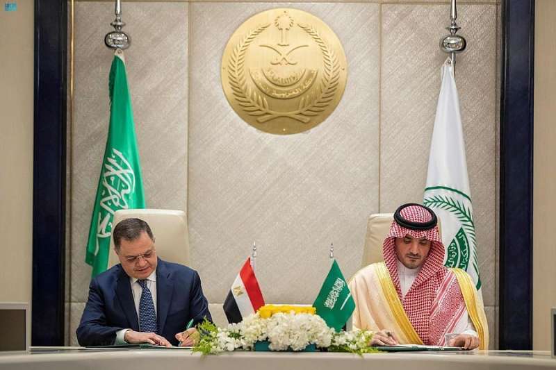 وزير الداخلية يشهد اتفاقية تعاون في مكافحة الجريمة مع الجانب السعودي