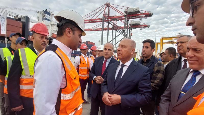 وزير النقل يتفقد الإعداد للتشغيل التجريبي لمحطة تحيا مصر متعددة الأغراض بميناء الإسكندرية