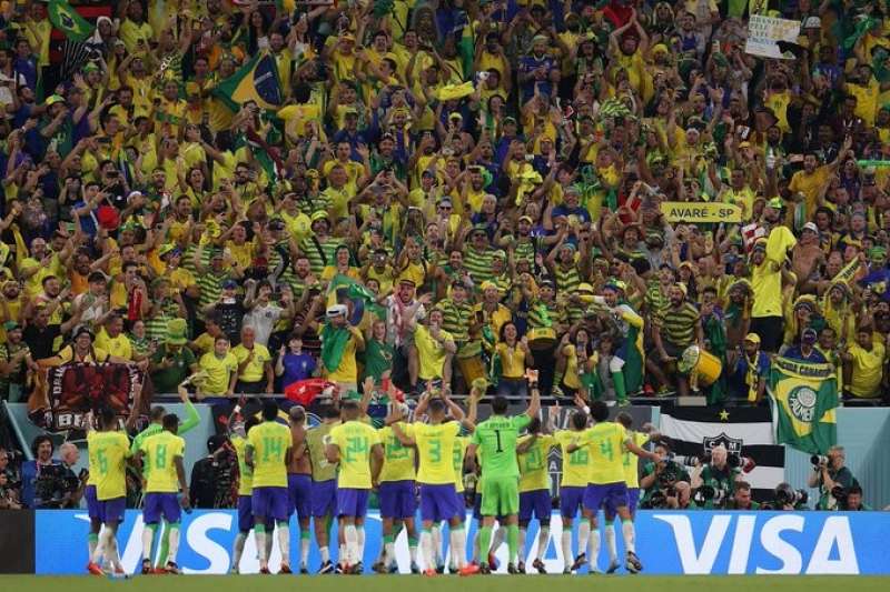 كاسيميرو يحمل البرازيل علي أكتافه إلي دور الـ16  في كأس العالم 2022