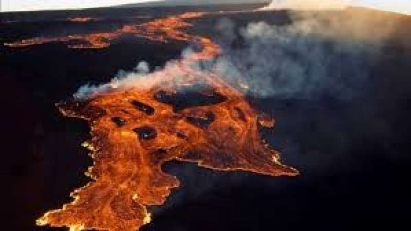 ثوران أكبر بركان في العالم بهاواي ”مونا لوا”